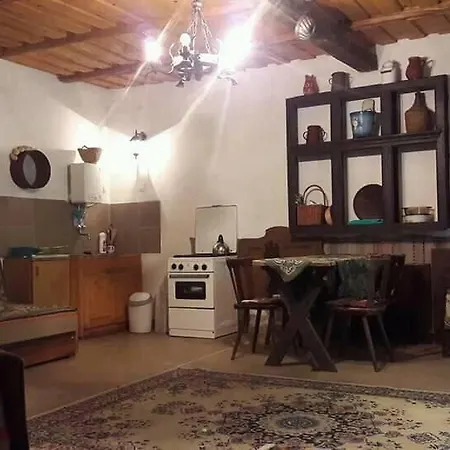Szenegeto Vendeghaz * Basko